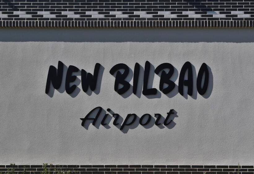 בית מלון כפרי New Bilbao Airport