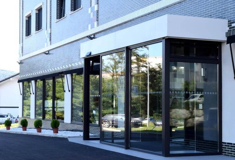 בית מלון כפרי New Bilbao Airport