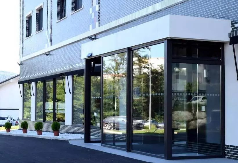 Hotelli New Bilbao Airport