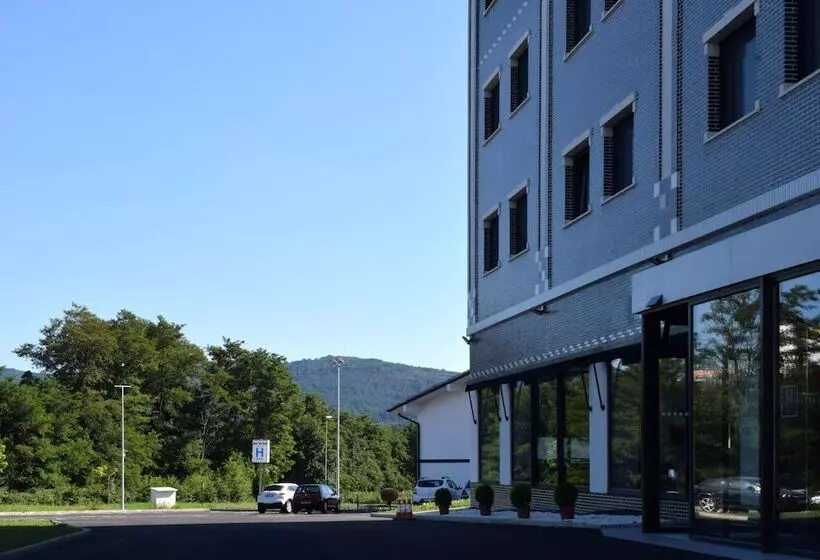 Hotelli New Bilbao Airport