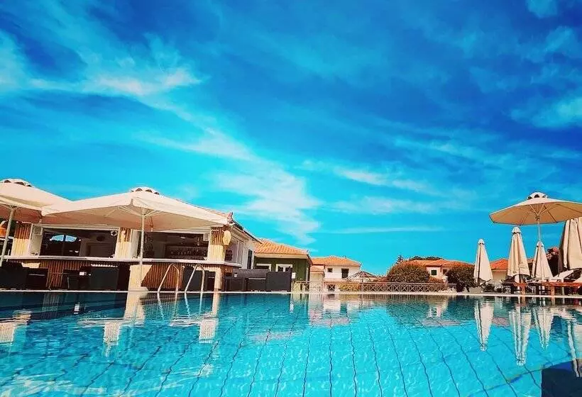 ホテル Stomio Villague