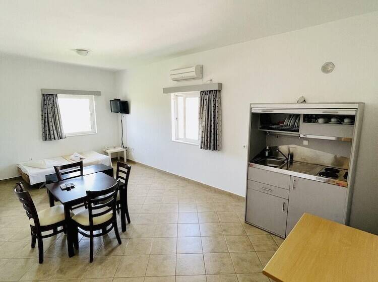 فندق Stomio Villague