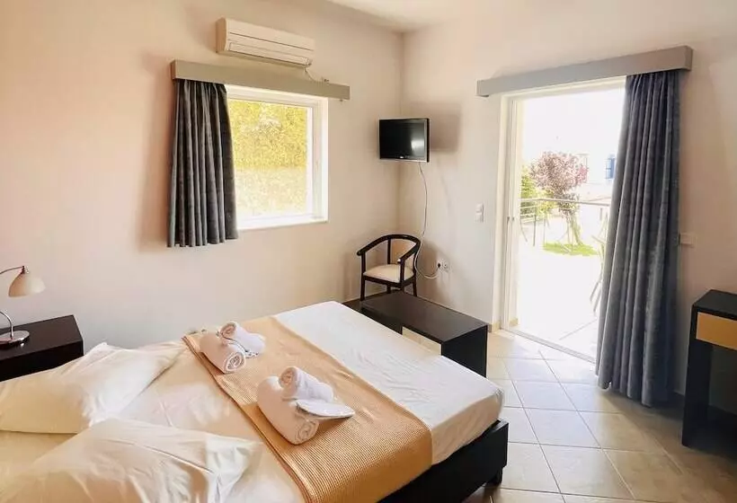 ホテル Stomio Villague