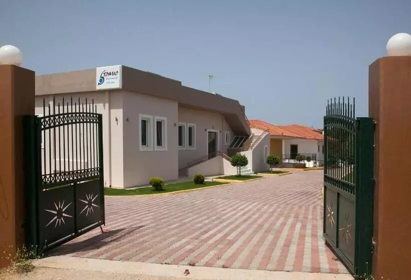 ホテル Stomio Villague