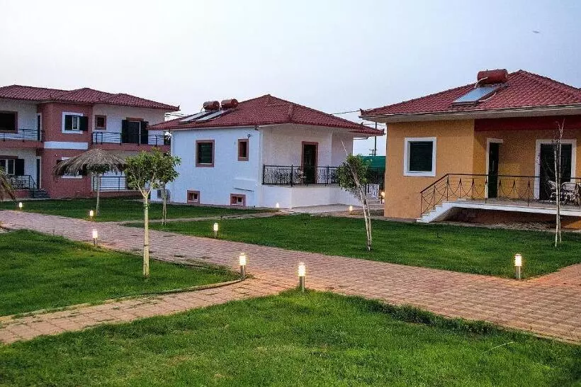 ホテル Stomio Villague