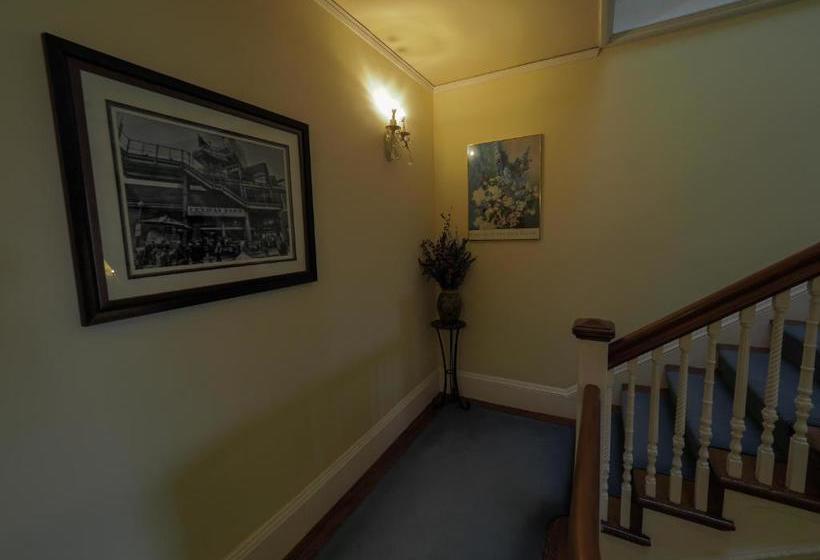 فندق The Gryphon House