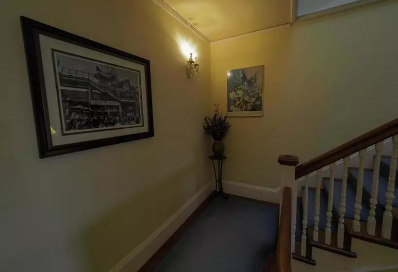 ホテル The Gryphon House