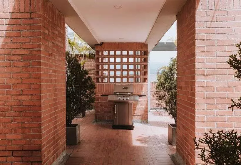 Hotelli Travelers Orange Suites