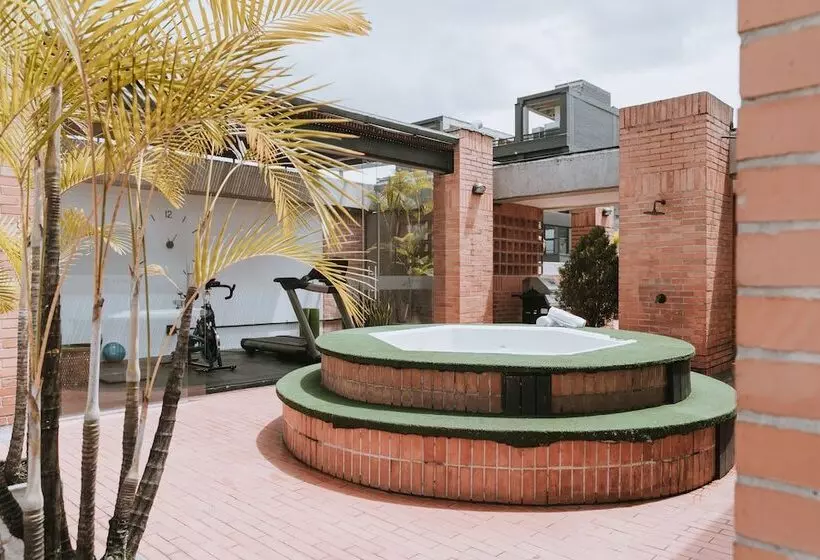 Hotelli Travelers Orange Suites