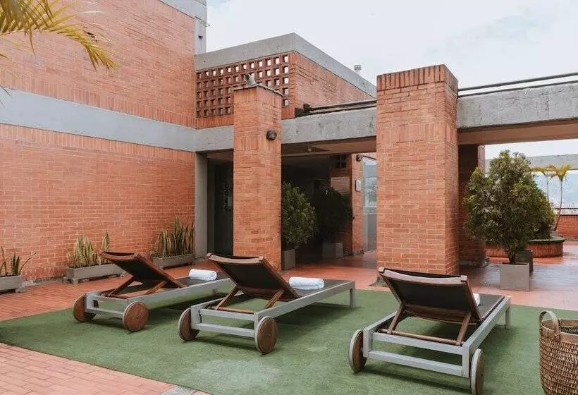 Hotelli Travelers Orange Suites