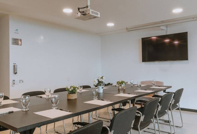 בית מלון כפרי Travelers Orange Suites