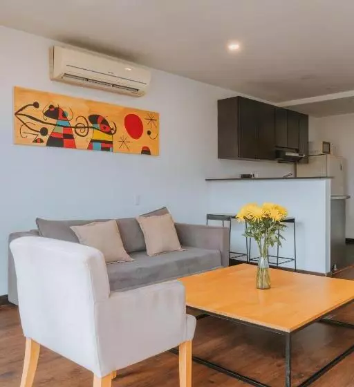 Hotelli Travelers Orange Suites