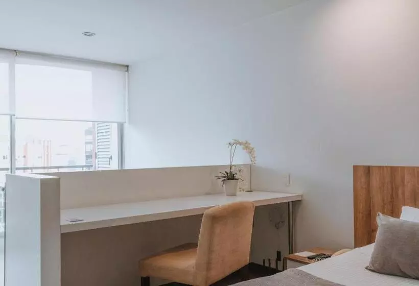 Hotelli Travelers Orange Suites