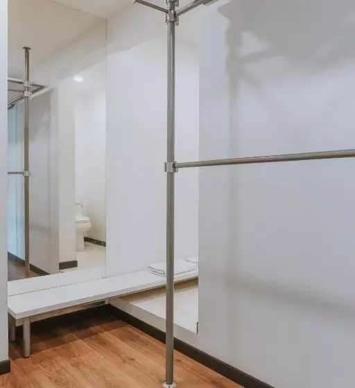 Hotelli Travelers Orange Suites