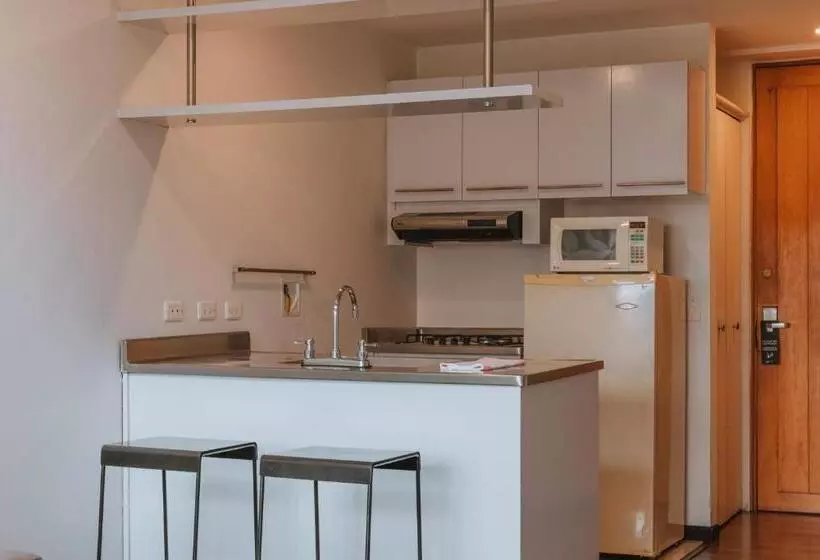 Hotelli Travelers Orange Suites