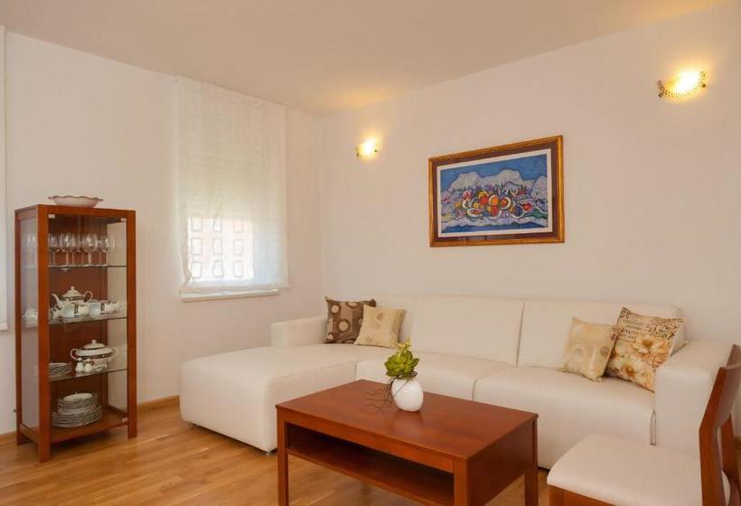 هتل Apartments Maja