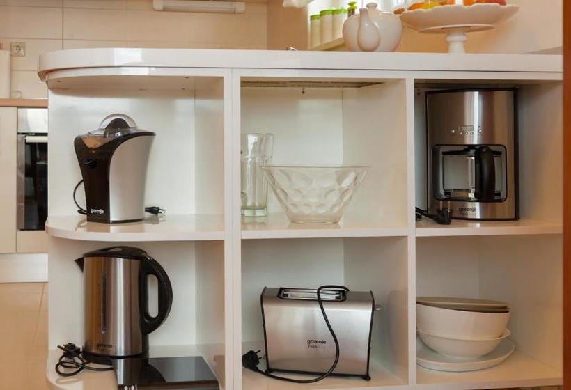 هتل Apartments Maja