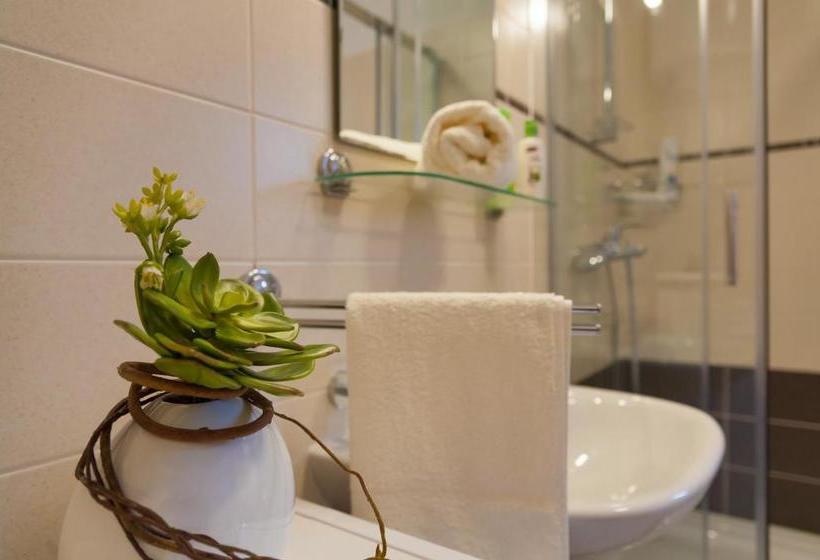 هتل Apartments Maja