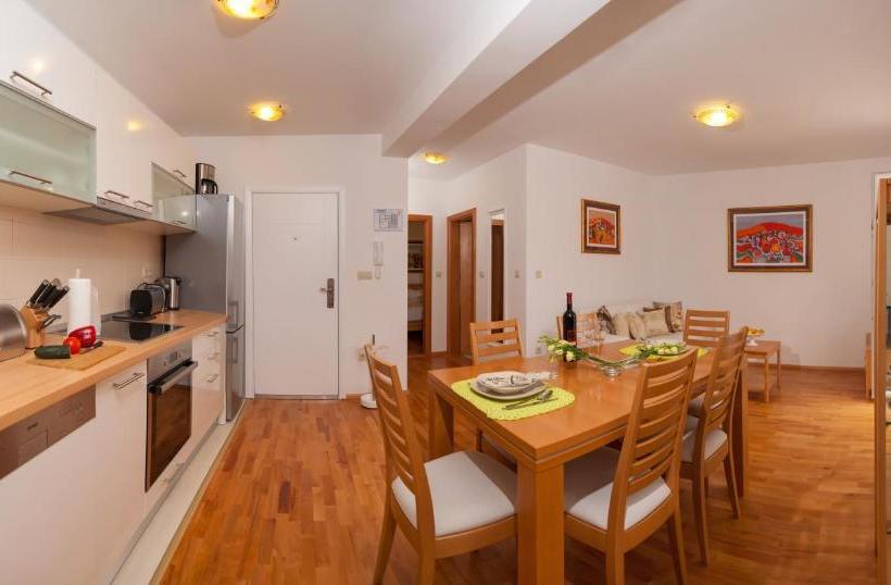 هتل Apartments Maja