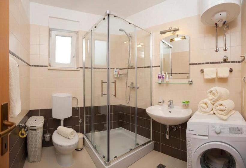 هتل Apartments Maja