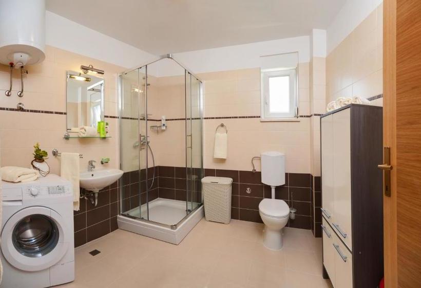 هتل Apartments Maja