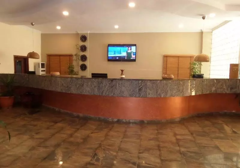 هتل Golden Tulip Lagos Airport