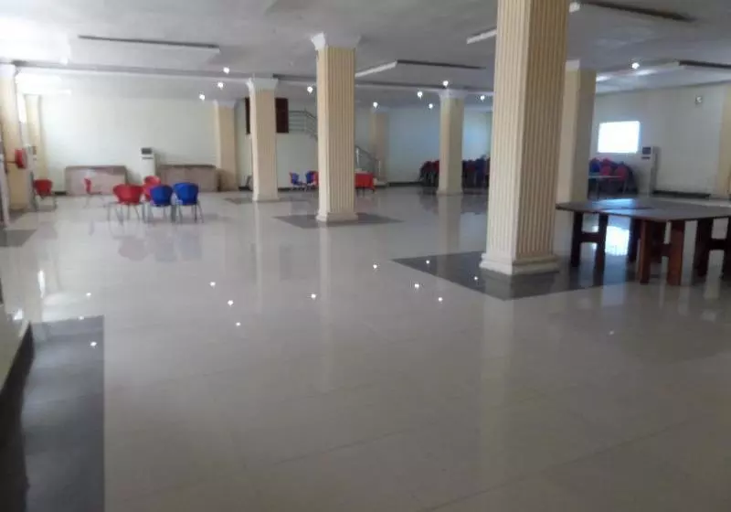 هتل Golden Tulip Lagos Airport