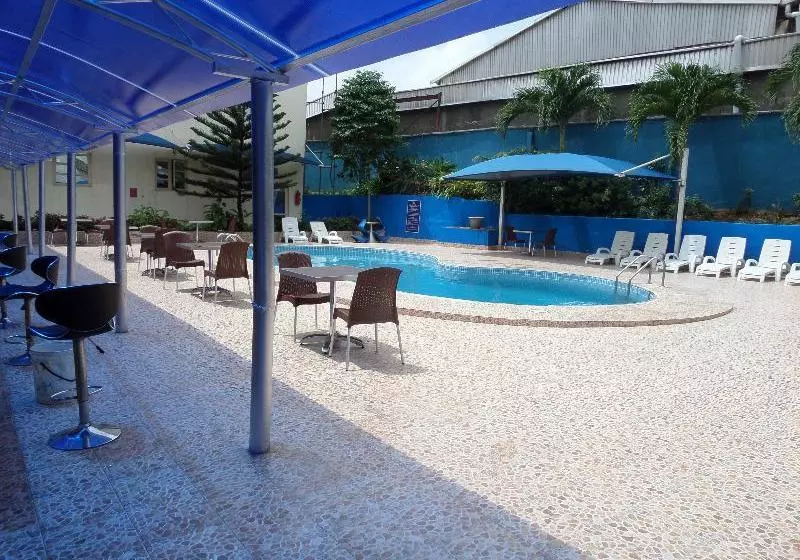 هتل Golden Tulip Lagos Airport
