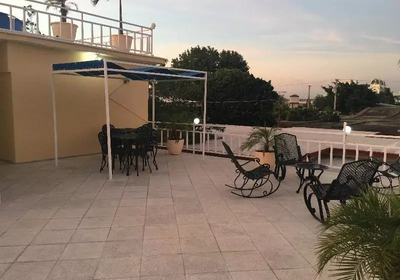 هتل Hostal Nautico