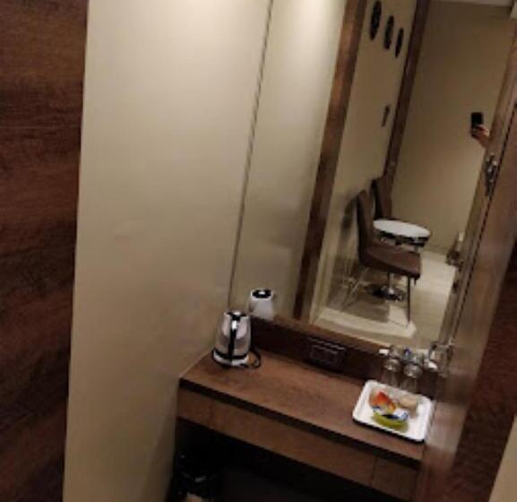 Hotel Pratiksha Residency , Nerul