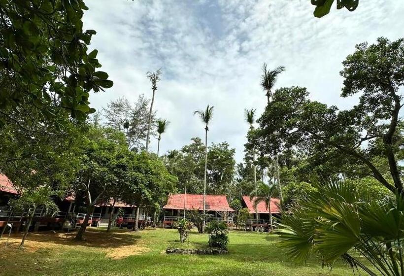 בית מלון כפרי Sukorn Andaman Beach Resort