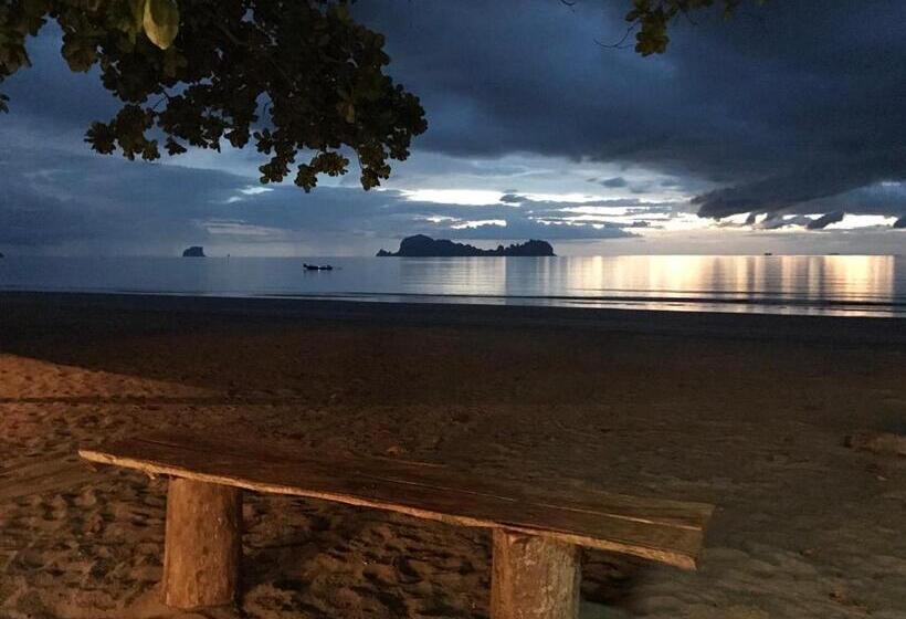 בית מלון כפרי Sukorn Andaman Beach Resort