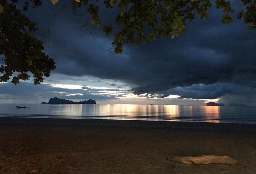 בית מלון כפרי Sukorn Andaman Beach Resort