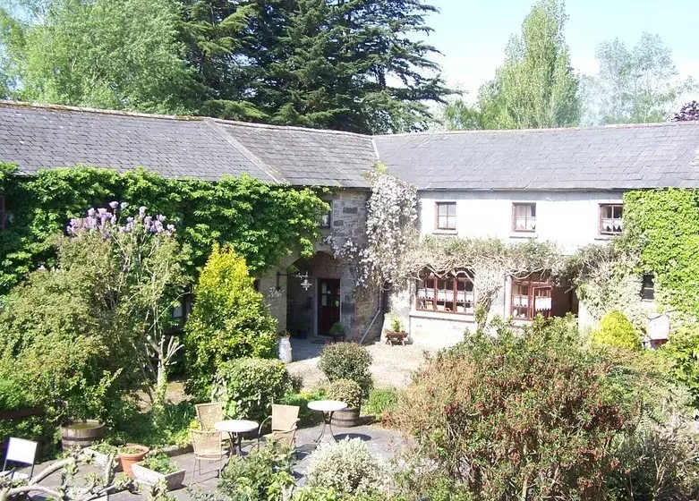 Aamiaismajoitus (B&B) Ballinacourty House