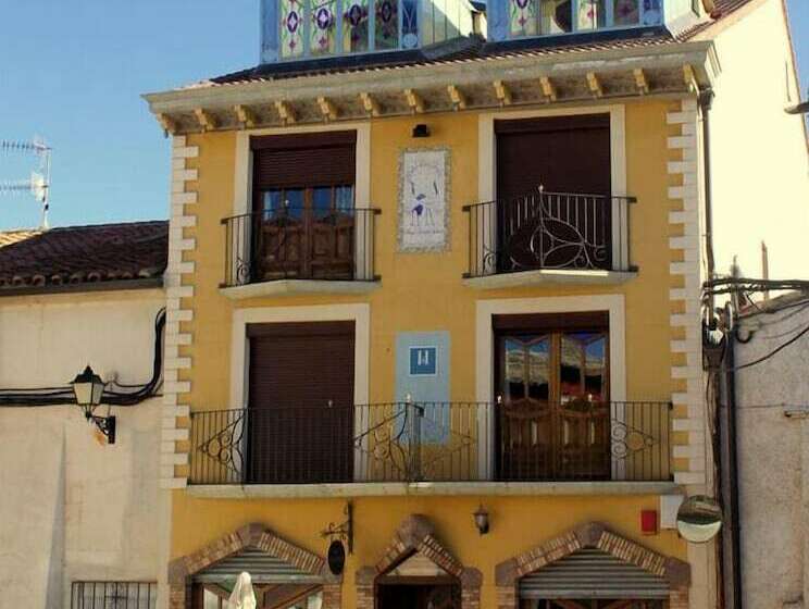 فندق Hostal Las Grullas