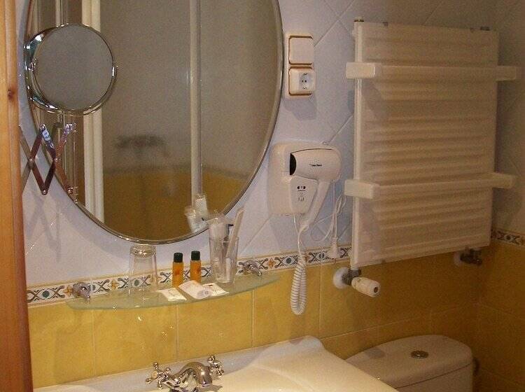 فندق Hostal Las Grullas