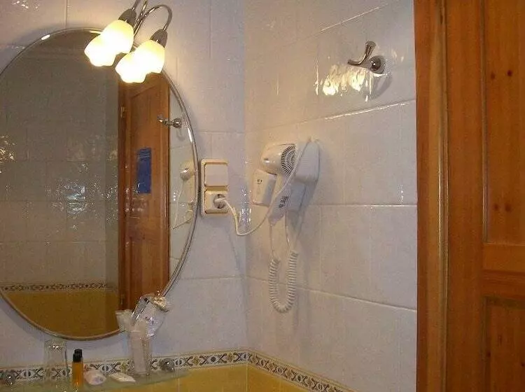 Hotelli Hostal Las Grullas