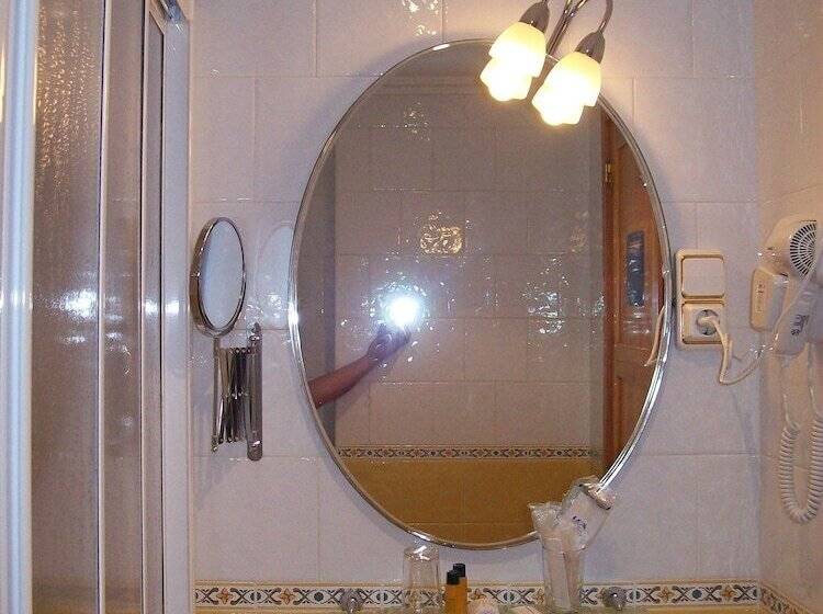 فندق Hostal Las Grullas