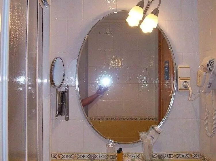 Hotelli Hostal Las Grullas