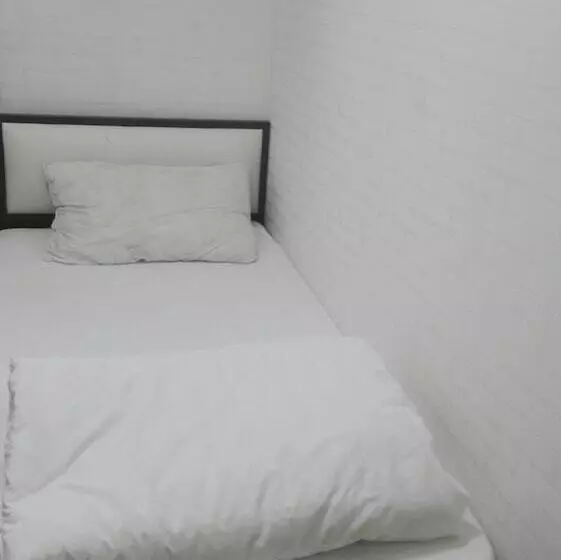 هتل Eloginn   Fest @ Lucky House