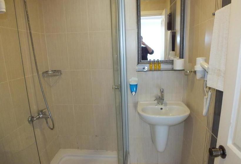 ホテル Taksim 9 Suites Apartments