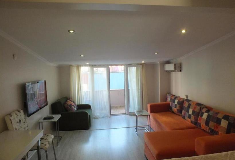 ホテル Taksim 9 Suites Apartments