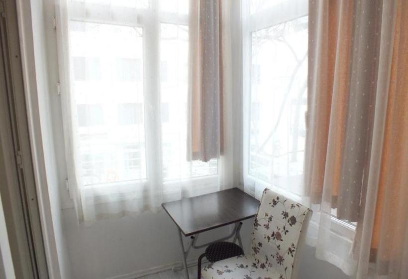 ホテル Taksim 9 Suites Apartments