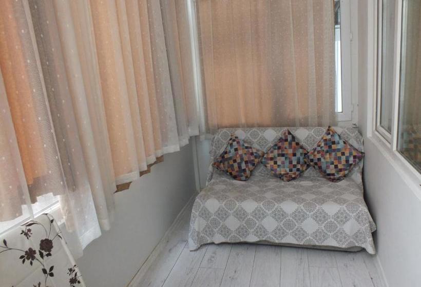 ホテル Taksim 9 Suites Apartments