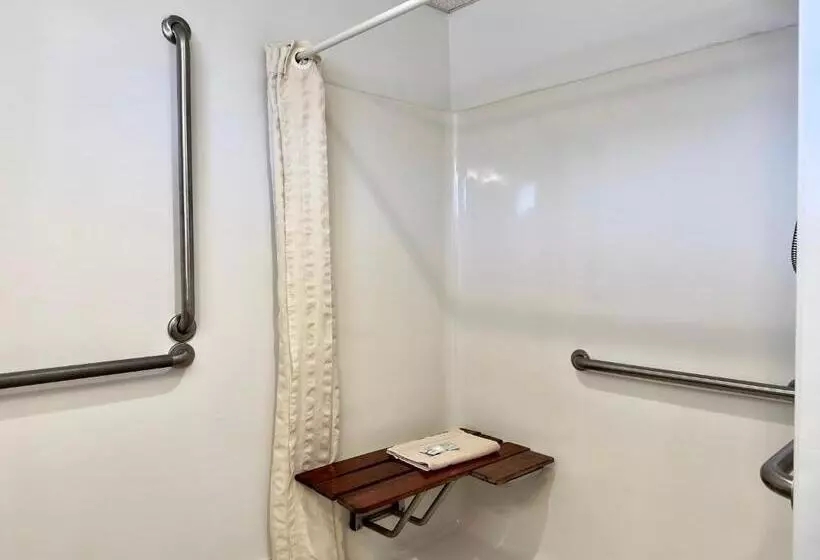 Colonial Valley Motel