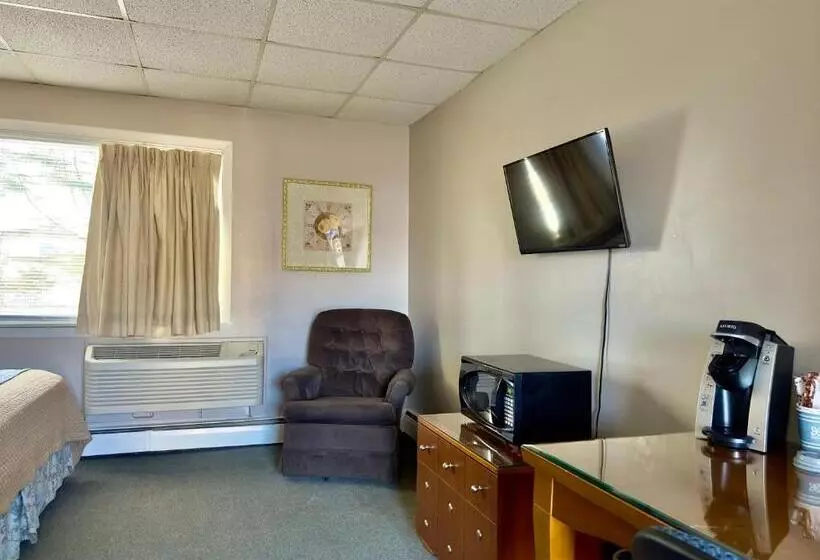 Colonial Valley Motel