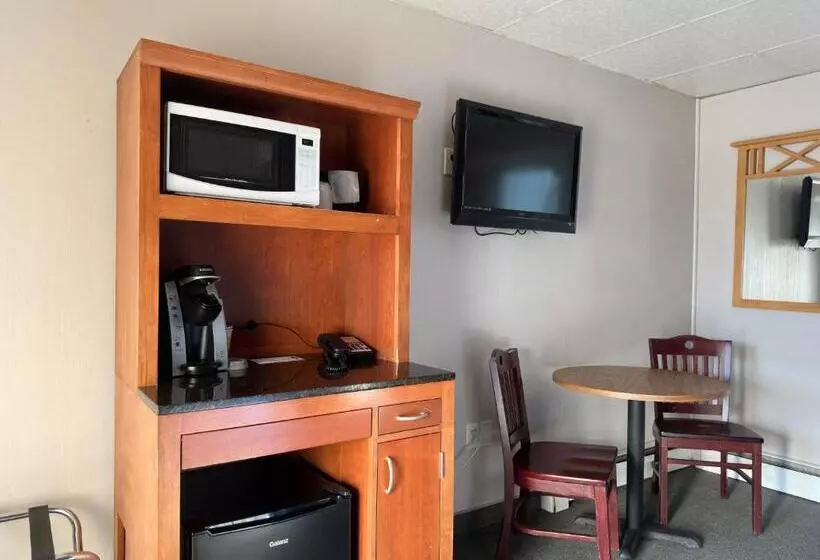 Colonial Valley Motel