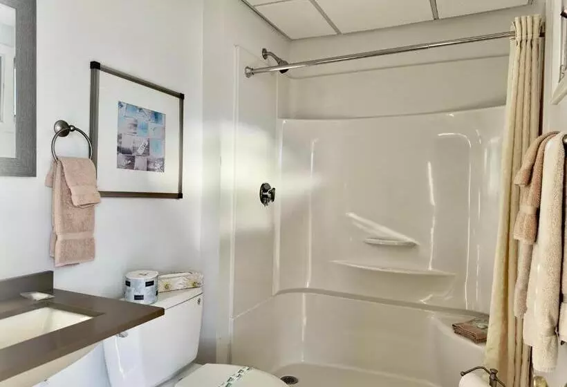 Colonial Valley Motel