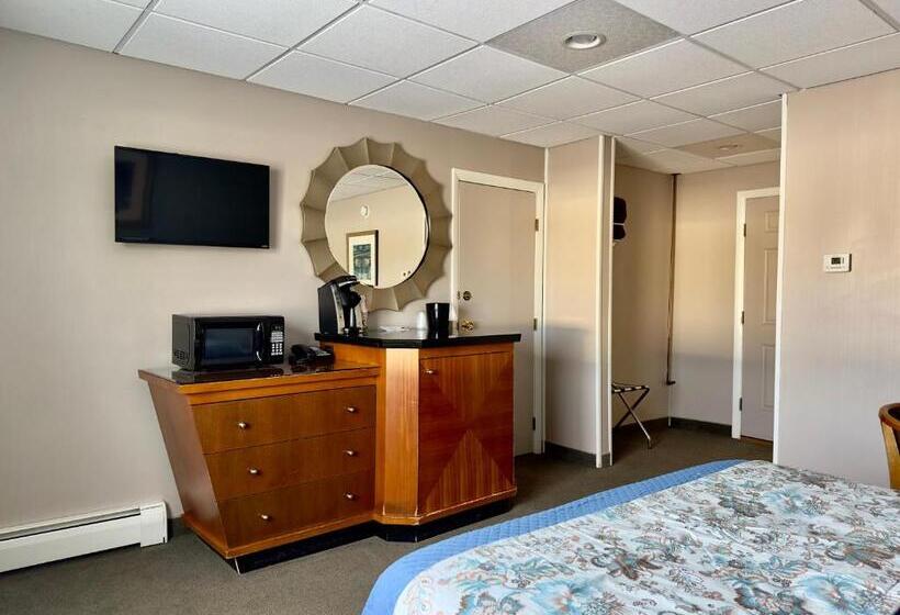 Colonial Valley Motel