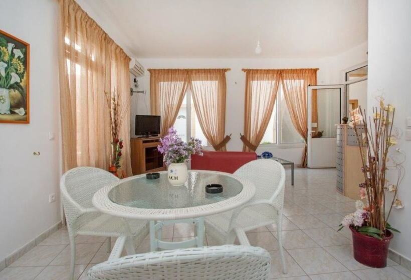 בית מלון כפרי Athena Apartments & Studios